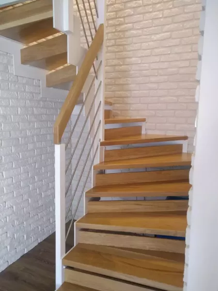 schody-samonosne-na-konstrukcji-stalowej-01