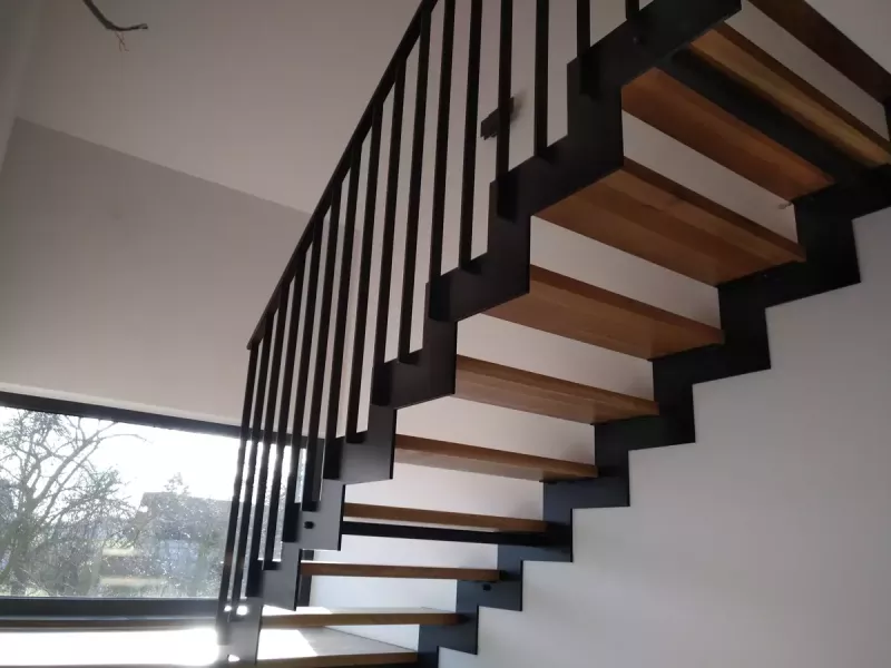 schody-samonosne-na-konstrukcji-stalowej-08