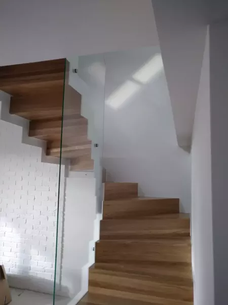 schody-samonosne-na-konstrukcji-stalowej-09