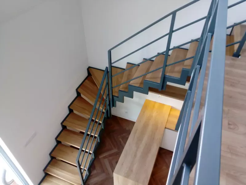 schody-samonosne-na-konstrukcji-stalowej-12