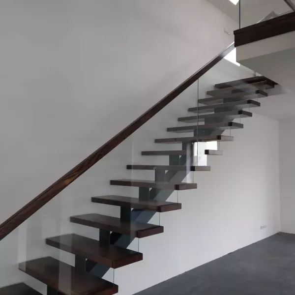 schody-samonosne-na-konstrukcji-stalowej-15