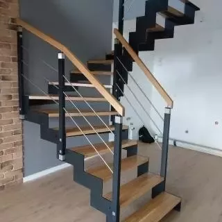 schody-samonosne-na-konstrukcji-stalowej-19